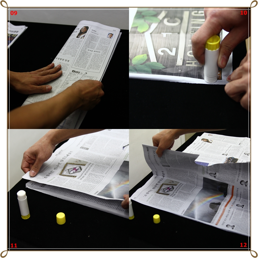 원리 설명 : ⑨ (하트 신문 아님)신문을 4등분된 아코디언처럼 지그재그로 잘 접어 줍니다. ⑩ 이젠 하트 신문과 잘라지지 않은 신문을 붙일거에요. 하트로 잘라지지 않은 신문을 펼쳐서 끝을 풀칠할 거에요. ⑪ 끝을 풀칠한 다음 ⑥번에서 잘라주었던 하트 신문을 끝에만 붙여 줄거에요 ⑫ 하트 신문도 그림처럼 잘 접어 줄거에요 